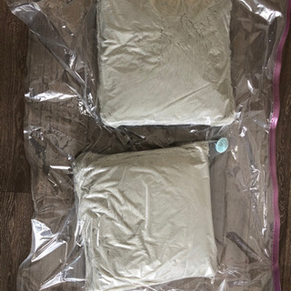 受け渡し対応中　差し上げます　クッションふたつの画像