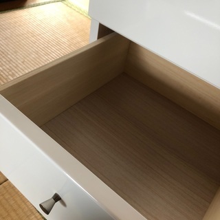 白の整理タンスの画像