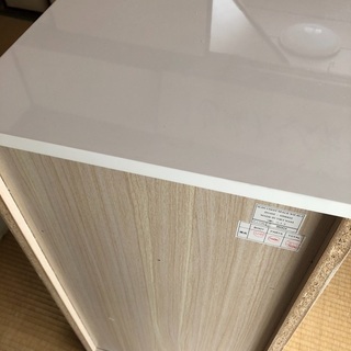 白の整理タンスの画像