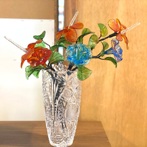 ガラス製の花と花瓶のセット