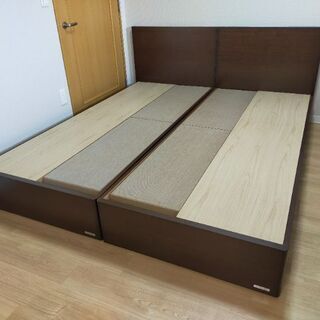 大きな収納付きダブルベッド