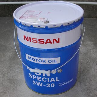 空の20Lのエンジンオイルのペール缶です