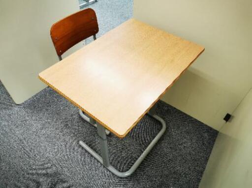 コクヨ　学校の机.椅子SET
