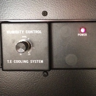 中古美品 電子冷却式防湿ケース ドライ キャビ TS -51の画像