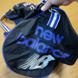 new balance バッグの画像