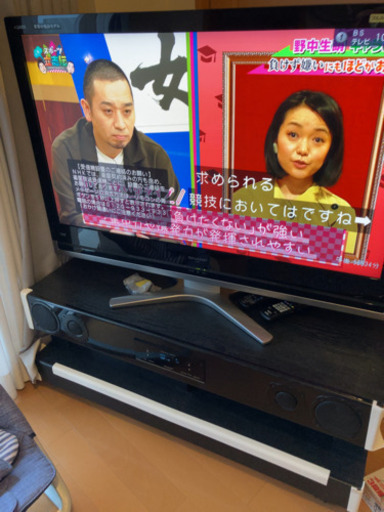 (本日引取限定)アクオス液晶テレビおよびテレビ台、スピーカー、チューナー