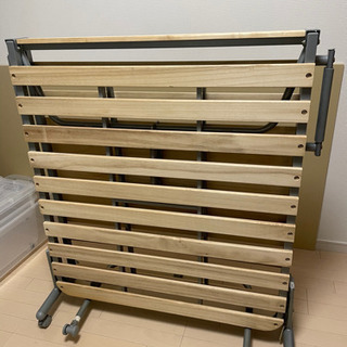 折り畳みベッド　折り畳みマット付き　すのこタイプ