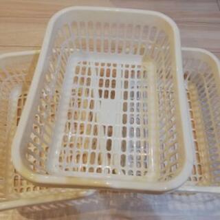 プラスチック製カゴ