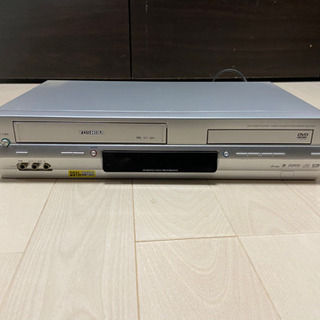 TOSHIBA VHSビデオデッキ一体型DVDプレーヤー SD-...