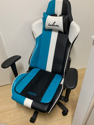 ゲーミングチェア 破れ　汚れ無し　美品！