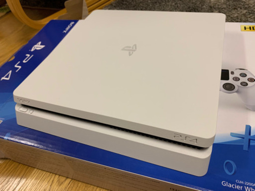 お譲り先決定致しました　?　PS4 〔CUH-2200A B02〕と純正コントローラー、純正充電スタンド、カセット2本