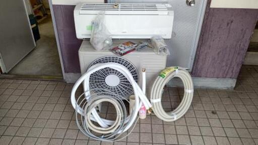 メーカー HITACHI(日立)\n製造　　2011年\n型番 RAS-R22Z\n\n日立ルームエアコン☆2.2Kw\n\n道具一式