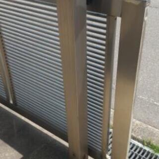 アルミ製スライド式の門です。の画像