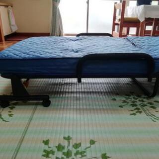 折り畳み式シングルベッドの画像