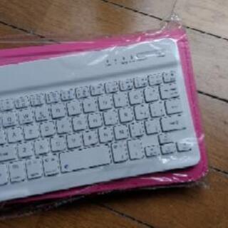 タブレット・携帯ケース有線キーボードつきの画像