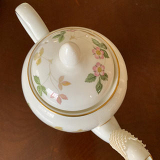 ワイルドストロベリー　ティーポットの画像