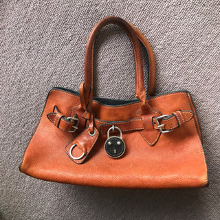 正規品　ミュウミュウ　miumiuのハンドバッグ　可愛い