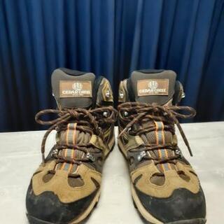 登山靴　24.5㎝　〈セダークレスト〉