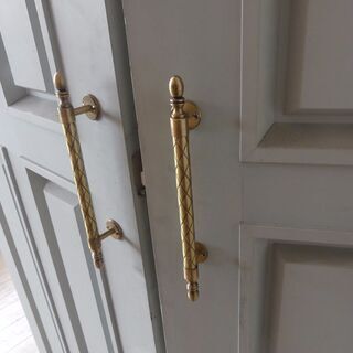 取引中／4万円／リユース建て具／重厚装飾ドアをペアで。西洋アンティーク調深彫りドア リニューアル 改装。特注品の画像