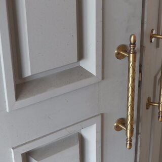 取引中／4万円／リユース建て具／重厚装飾ドアをペアで。西洋アンティーク調深彫りドア リニューアル 改装。特注品の画像