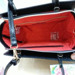 cat in theclosed 黒　本革　新品　ハンドバッグの画像