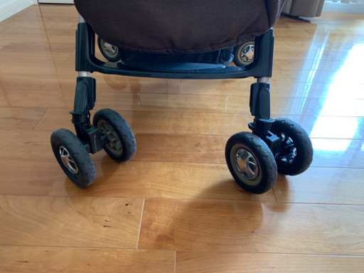 ベビーカー　アップリカ　ラウラクワトロ　