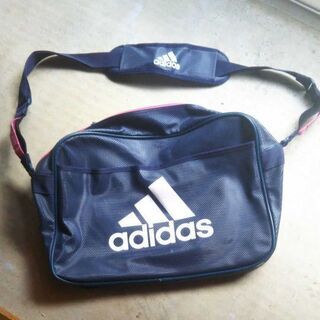 adidasスポーツバック•傷がつきにくい素材ですの画像