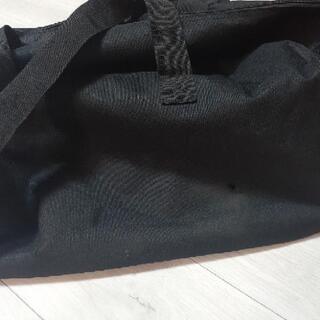 レッドラインのボストンバッグの画像