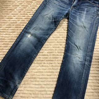 ユニクロジーンズ　ダメージ有りの画像