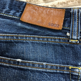 ユニクロジーンズ　ダメージ有りの画像