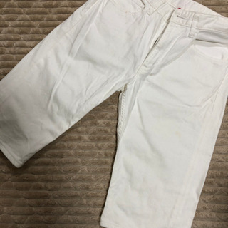 ユニクロジーンズ　ホワイト　ミディアム丈