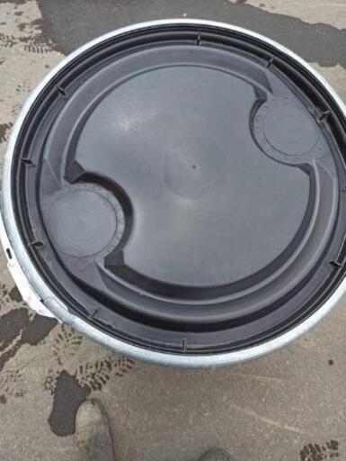【値下げ】プラスチックドラム　200L（x 2個）オープンレバー付き