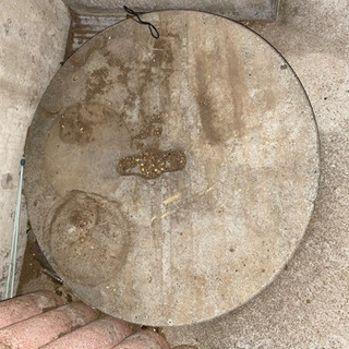 マンホール蓋　差し上げます。