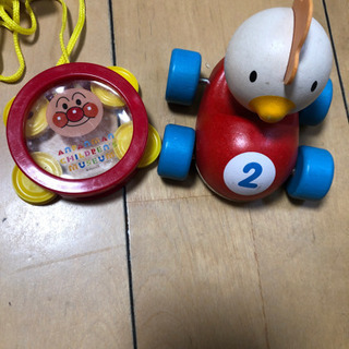 クルマ車　木のおもちゃ、アンパンマンタンバリンほぼ使ってません。