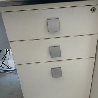 美品シンプルな作業用デスクセット