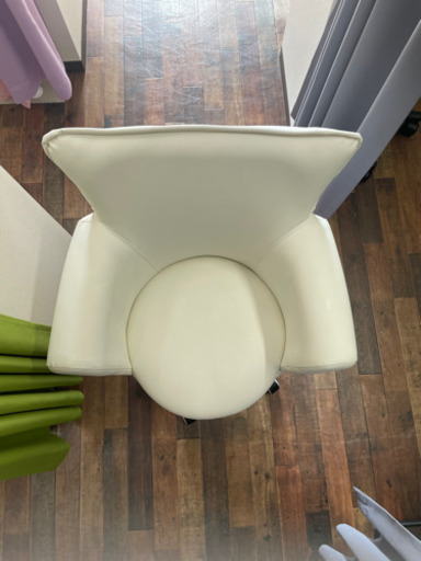 ネイルに最適　白　ネイルチェア　スツール