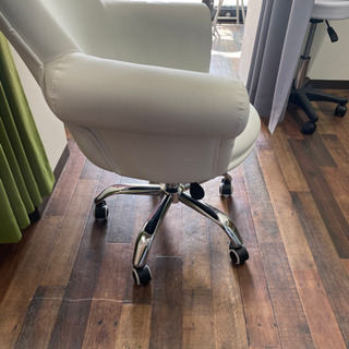 ネイルに最適 白 ネイルチェア スツール