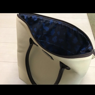 トートバックとポーチの画像