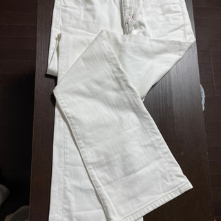 値下げしました。ホワイトジーンズ　