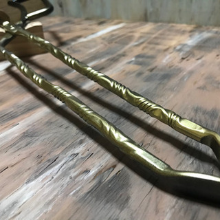 薪バサミ　ゴールド仕様　キャンプ用の画像