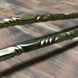 薪バサミ　ゴールド仕様　キャンプ用の画像