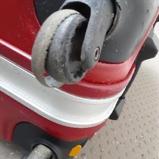 スーツケース　赤の画像