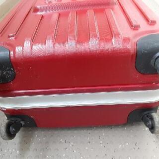 スーツケース　赤の画像