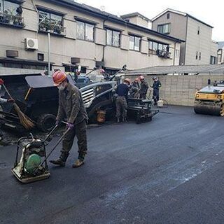 機械メインで力仕事少な目o(^∀^*)o道路舗装作業員【昇給賞与...