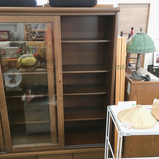 本棚☆幅120×奥行45×高さ175.5cm☆傷少なめでキレイな状態☆ダークブラウン☆　　【こちらは店舗です。浜村鹿野温泉ICから3分  買取本舗 宮本リサイクル  営業時間９～１９時  定休日水曜のみ←連絡できませんm(_ _)m】の画像