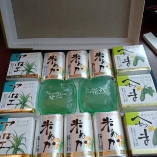 自然派石鹸。新品箱入り未使用