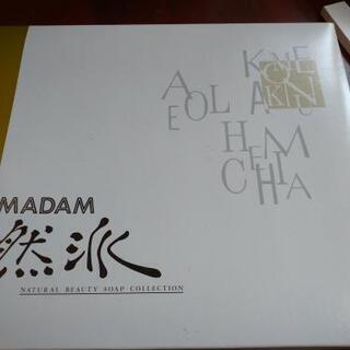 自然派石鹸。新品箱入り未使用の画像