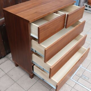 人気の無印良品(MUJI)のウォールナット材 チェスト4段・ワイドです