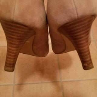 PICHE ABAHOUSEのスエードパンプス (24.5cm)の画像