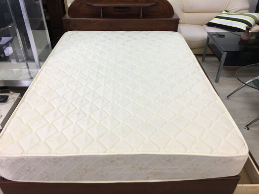 ダブルベッド　収納付き